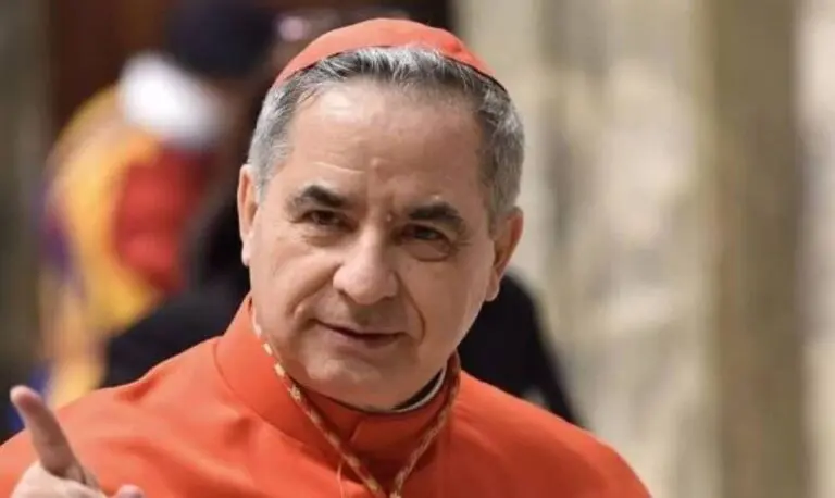 Angelo Becciu - Foto: Divulgação Vaticano