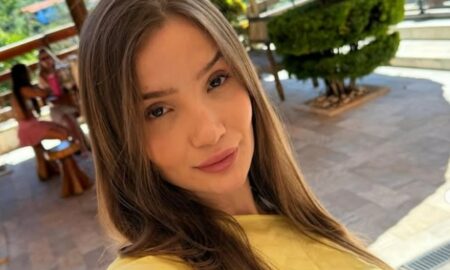 Anna Livya.