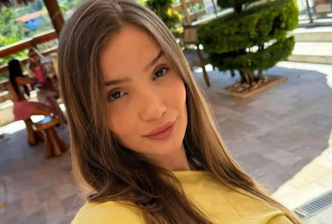 Anna Livya.