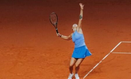 Sabalenka advances to US Open semifinals after Vondroušová withdraws
