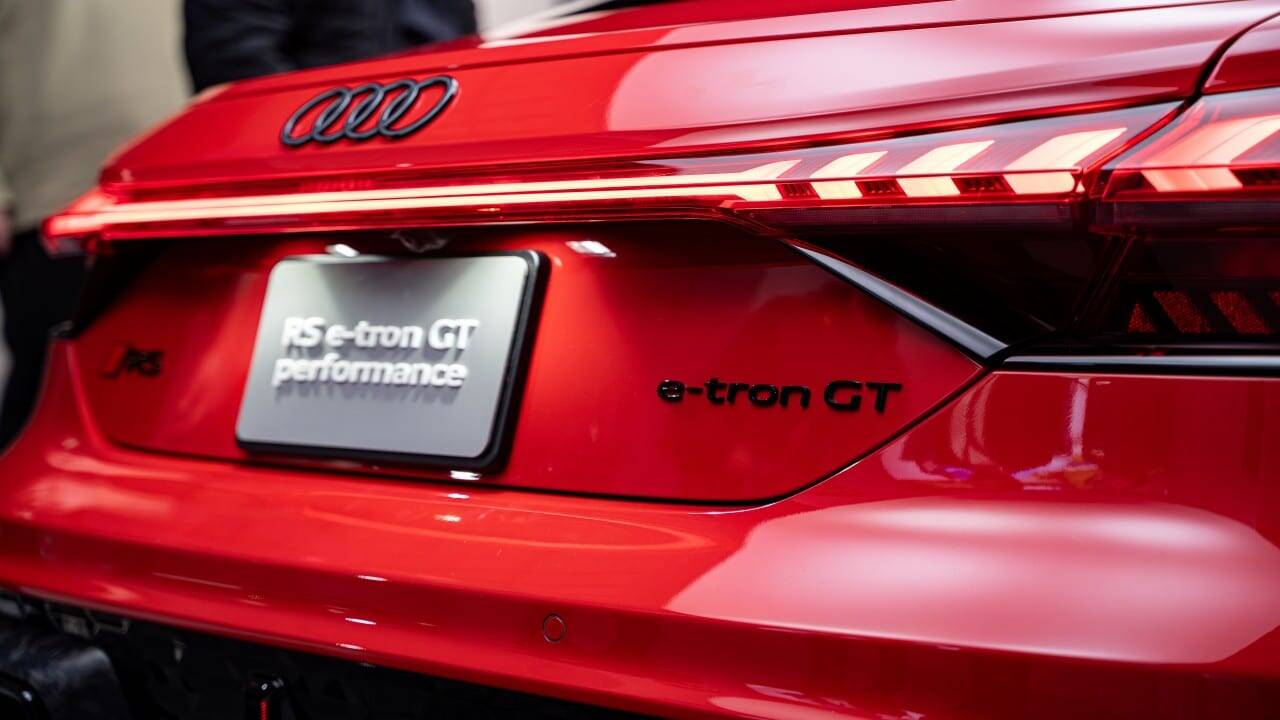 Novo Audi e-tron GT 2025 revoluciona com 925 cv, recarga ultrarrápida e autonomia de 378 km
