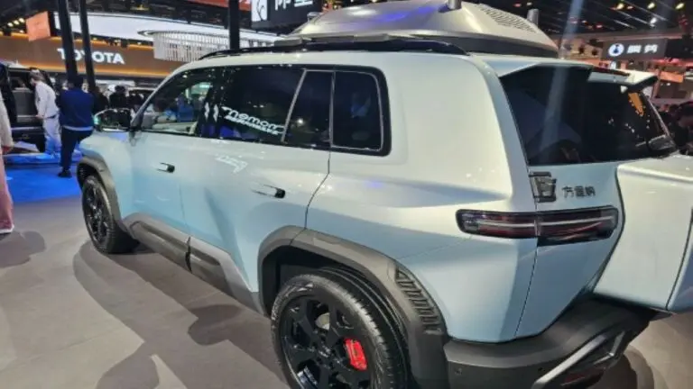 BYD apresenta Denza B3