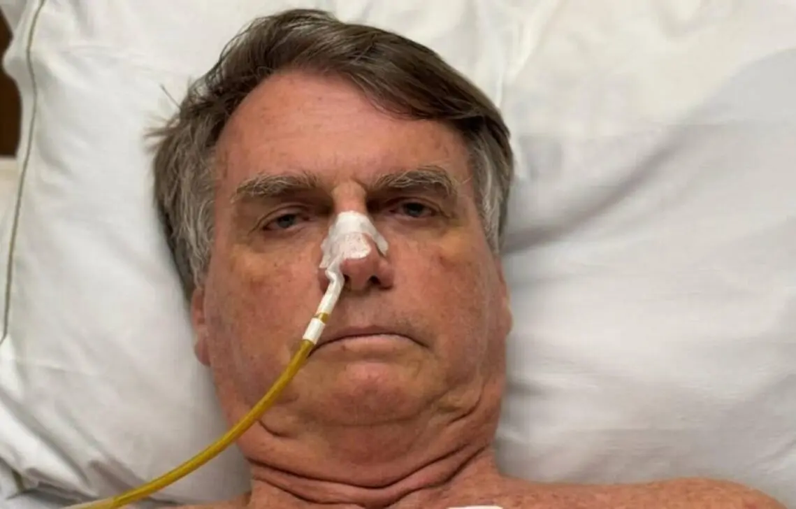 Bolsonaro permanece na UTI em estado estável após cirurgia abdominal de 12 horas