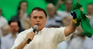Bolsonaro enfrenta cirurgia de 11 horas para tratar sequelas de facada: Operação é bem-sucedida