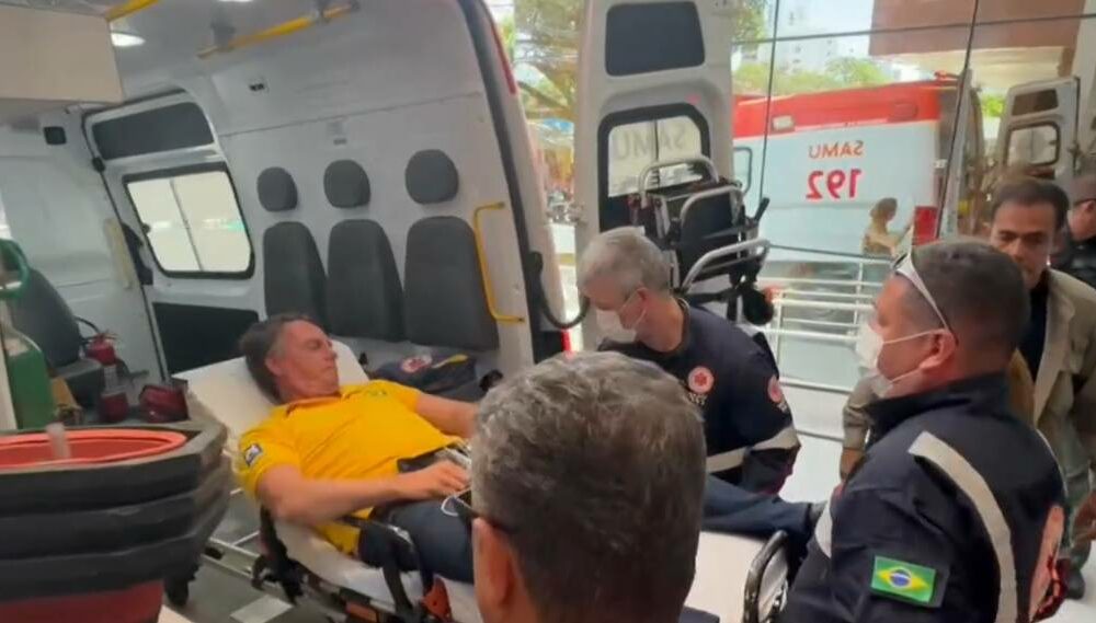 Jair Bolsonaro transferido de helicóptero para hospital em Natal após dores abdominais em agenda