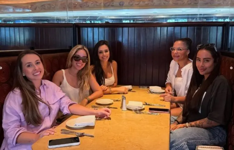 Bruna Biancardi e Rafa com amigas