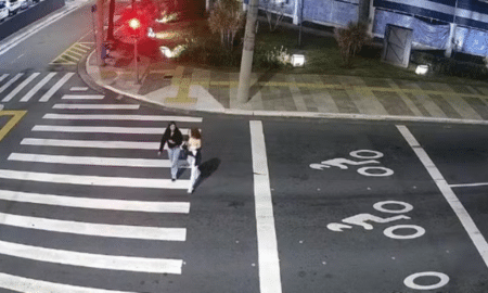 Jovens atropeladas na faixa de pedestre
