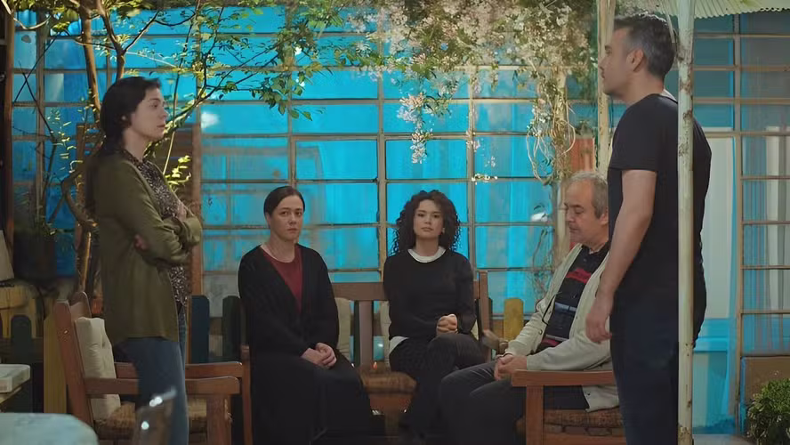 Cena da novela turca 'Força de mulher' — Foto: Record/Divulgação