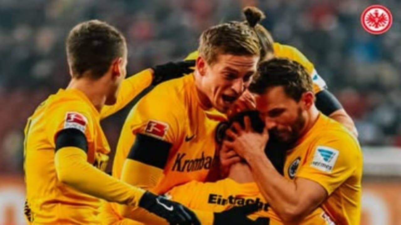 Augsburg x Frankfurt: onde assistir ao vivo, escalações e destaques da Bundesliga 2025