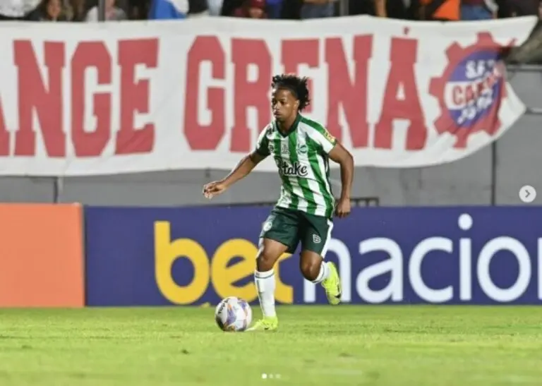 Ênio, jogador do Juventude
