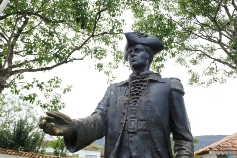 Estátua em homenagem à Tiradentes