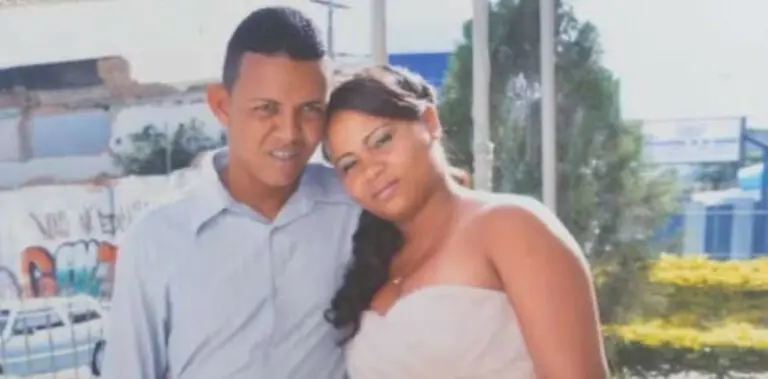 Fábia e Acel no dia do casamento na Bahia