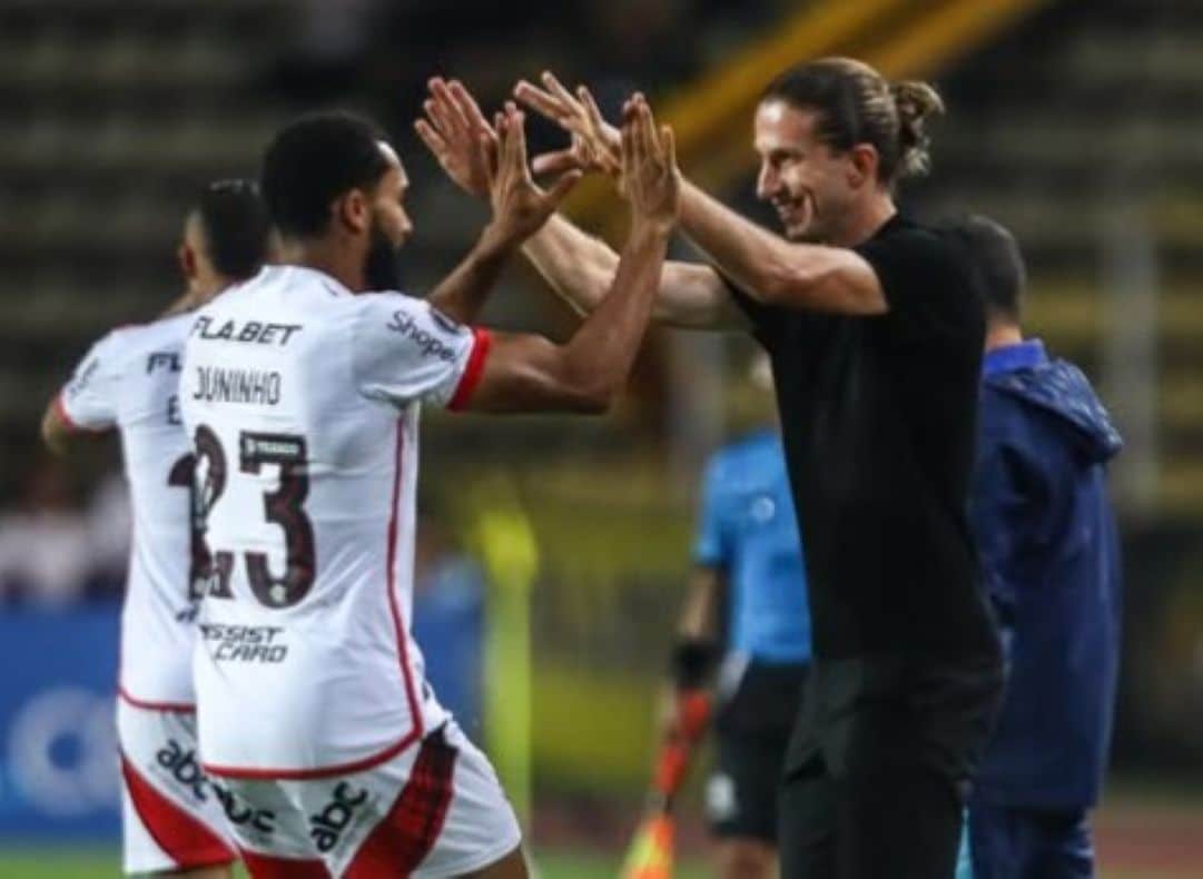 Filipe Luis e Juninho