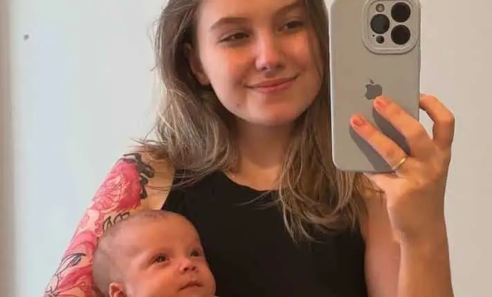 Isabel Veloso e filho