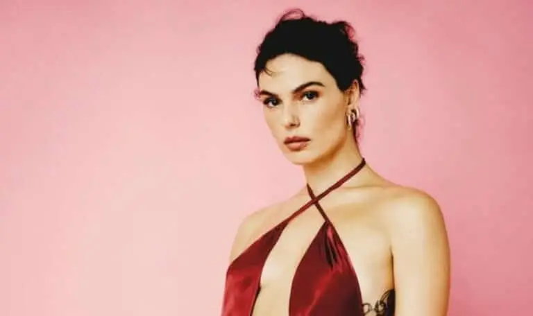Isis Valverde -