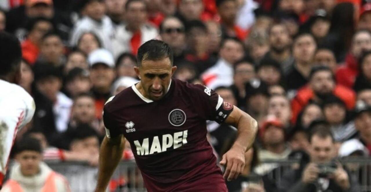 Cartão amarelo para Izquierdoz marca segundo tempo disputado entre Vasco e Lanús na Sul-Americana
