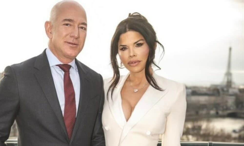 Jeff Bezos dan Lauren Sánchez meneroka kepulauan Galápagos dengan 600 juta flotilla