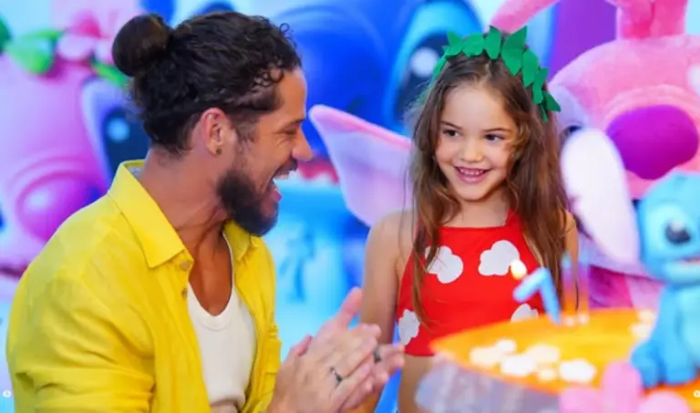 José Loreto e filha