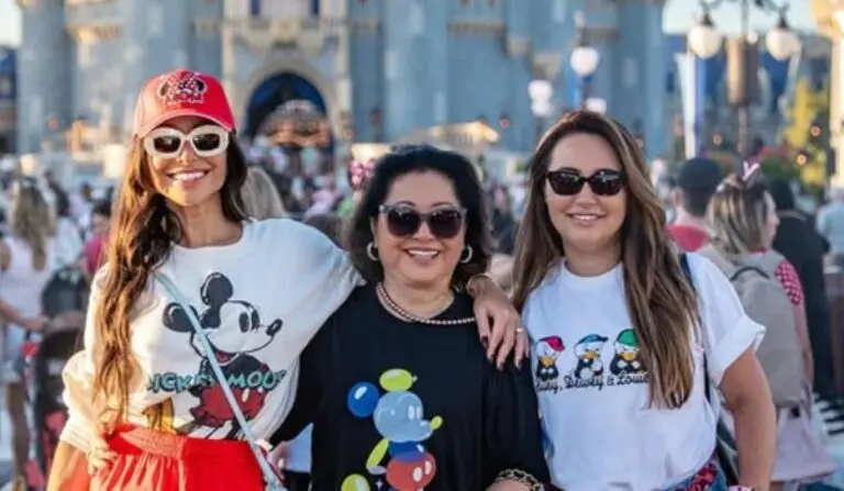 Kika Sato com filhas