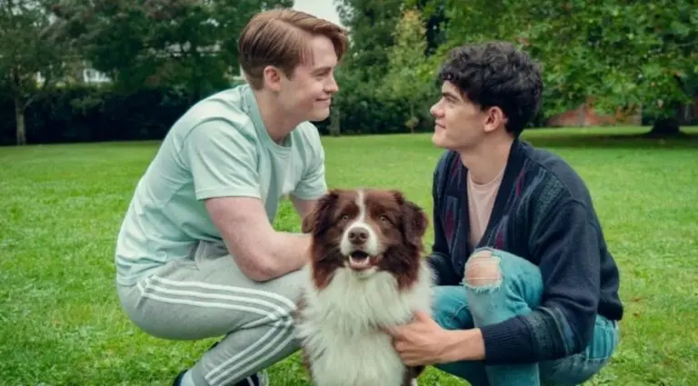 Kit Connor e Joe Locke em Heartstopper