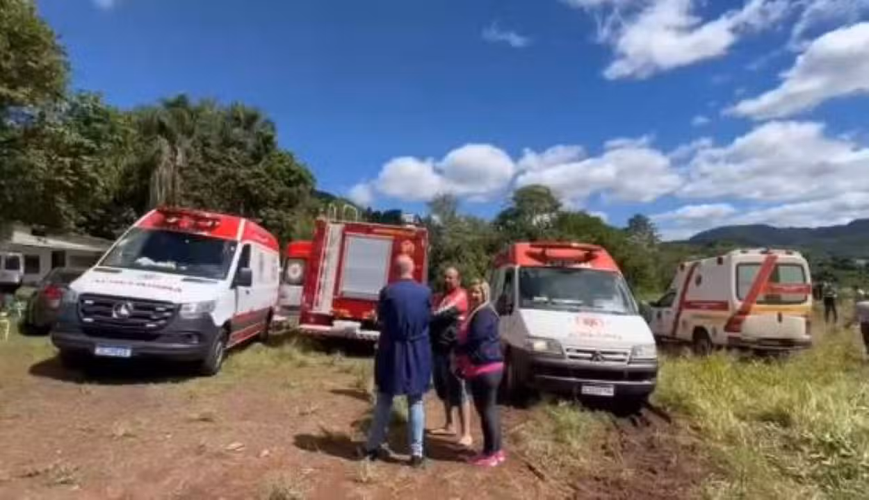 Local onde ônibus tombou com estudantes
