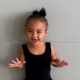 Mavie com uniforme de Ballet