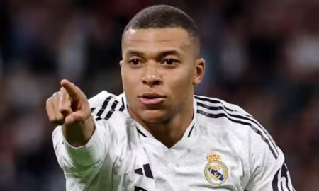 Golaço de falta de Mbappé nivela placar: Barcelona enfrenta Real Madrid em jogo aberto na final da Copa do Rei aos 24 do 2º tempo