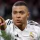 Golaço de falta de Mbappé nivela placar: Barcelona enfrenta Real Madrid em jogo aberto na final da Copa do Rei aos 24 do 2º tempo
