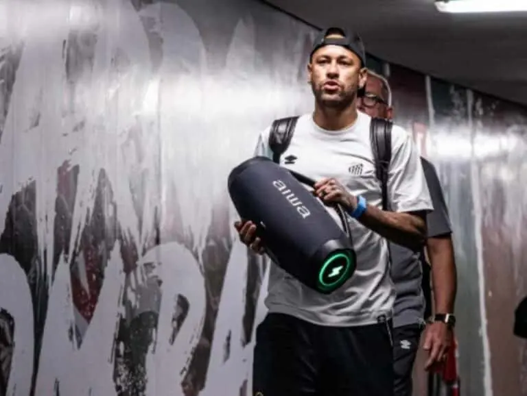 Neymar, antes do jogo com o Fluminense