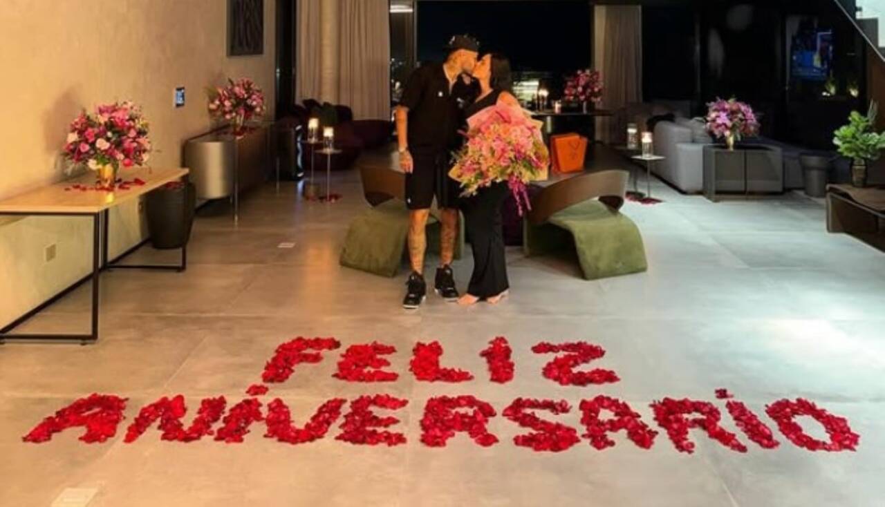 Neymar surpreende Bruna Biancardi com jantar romântico e pétalas de rosas em aniversário de 31 anos