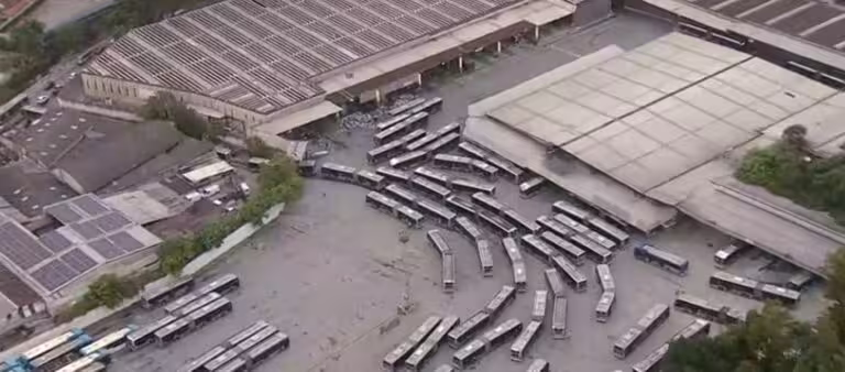 Paralisação em garagem da viação Sambaíba