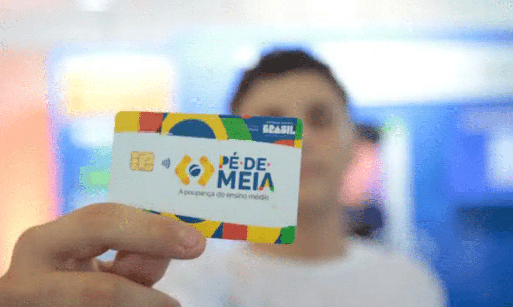 Governo paga R$ 200 do Pé-de-Meia a milhões de estudantes em agosto de 2025