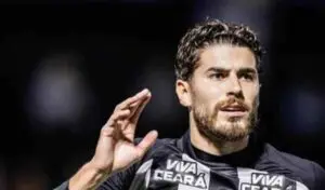 Pedro Raul converte pênalti aos 25 minutos e Ceará assume vantagem contra Grêmio