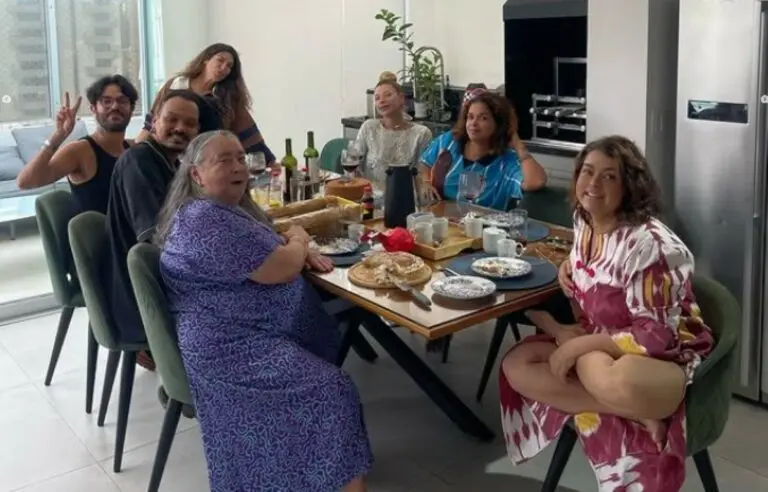 Preta Gil comemora Páscoa