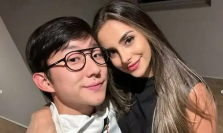 Pyong Lee e namorada