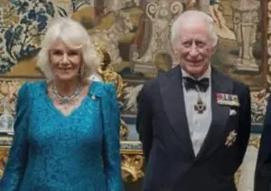 Regina Camilla adoptă distanța strategică în lungul conflict dintre Regele Carol al III-lea și Prințul Harry