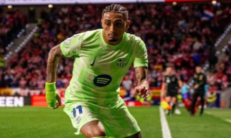 Raphinha em campo pelo Barcelona