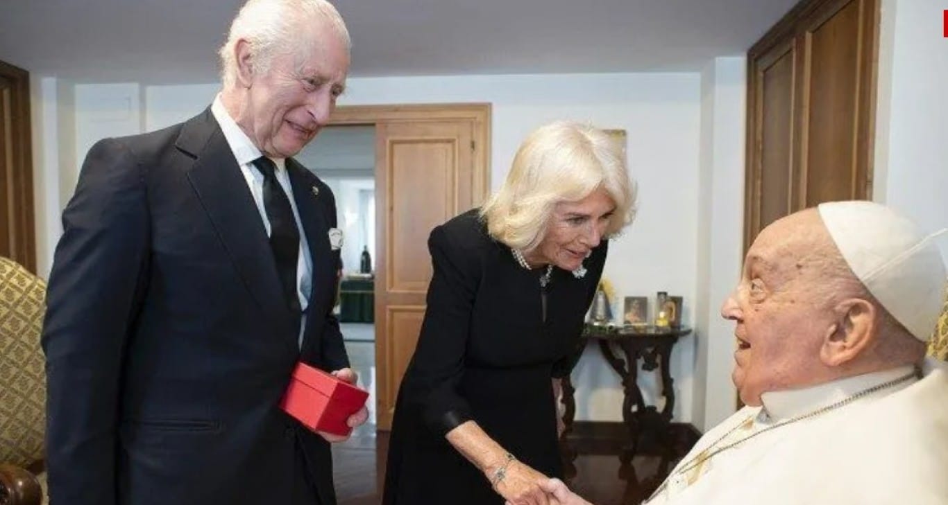 Rei Charles Rainha Camila e Papa Francisco