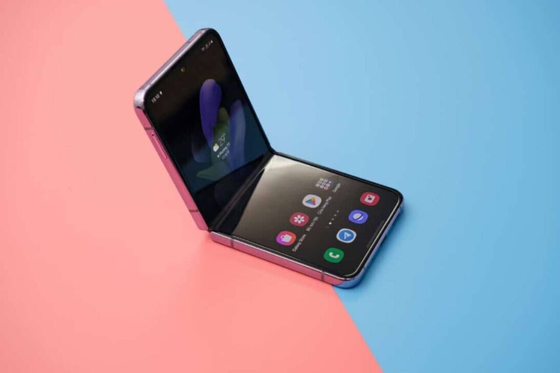 Samsung Galaxy Z Flip4 dobrável