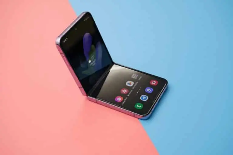 Samsung Galaxy Z Flip4 dobrável