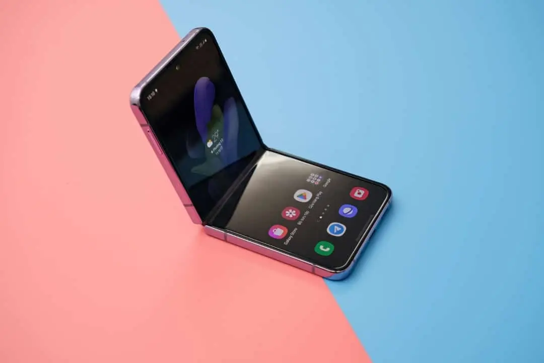 Samsung Galaxy Z Flip4 dobrável