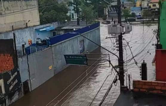 Chuva intensa alaga ruas e deixa 104 mil sem energia em São Paulo e Grande SP nesta quinta