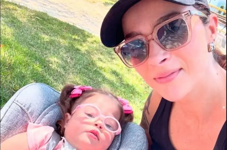 letícia Cazarré e filha