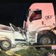 Acidente entre van e carreta em MG