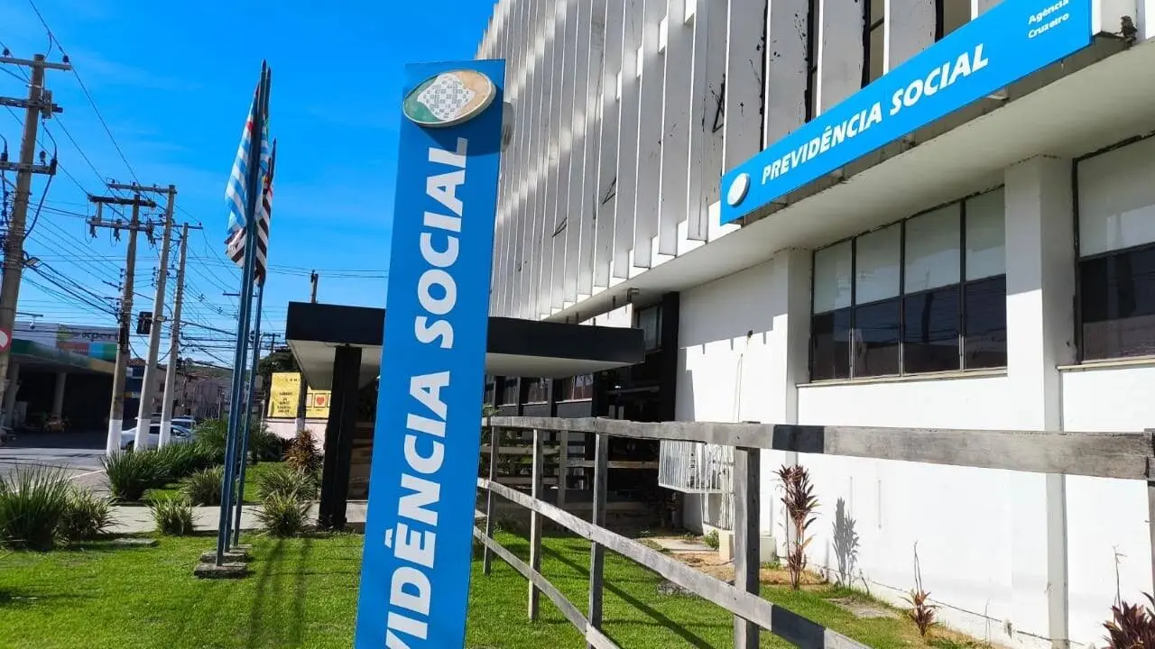 Aposentados recebem 13º do INSS em maio com calendário escalonado até 6 de junho