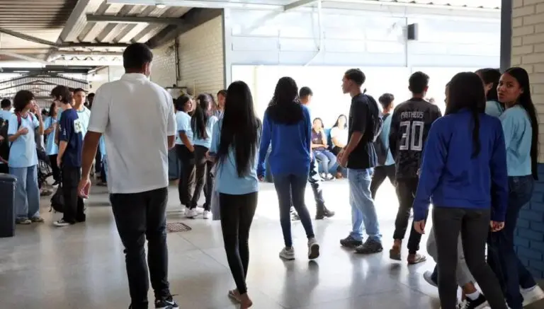 Alunos ensino enem mec pe de meia