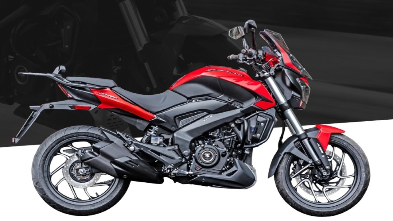 Bajaj 400 vermelha