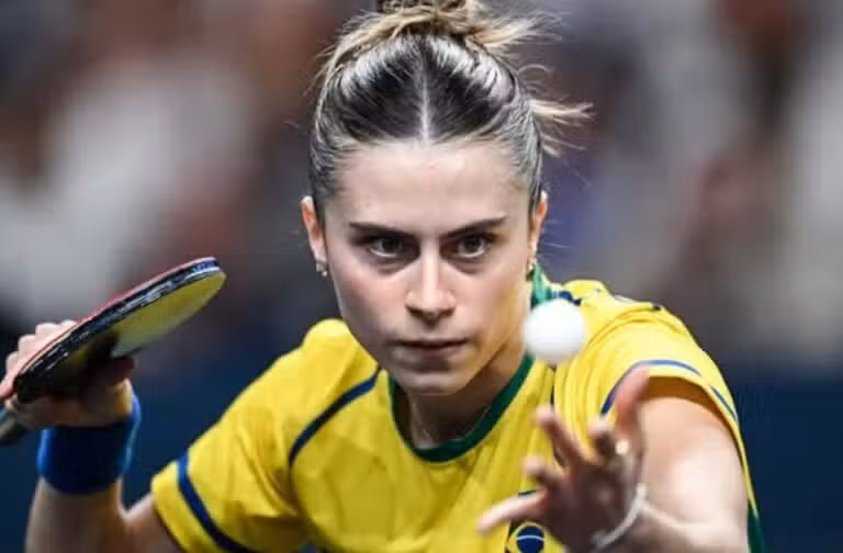 Bruna Takahashi.