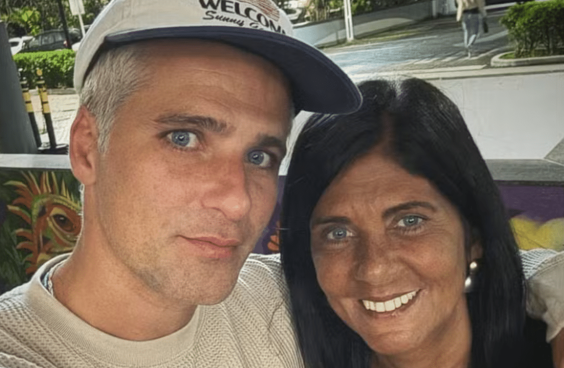 Bruno Gagliasso posa com a mãe