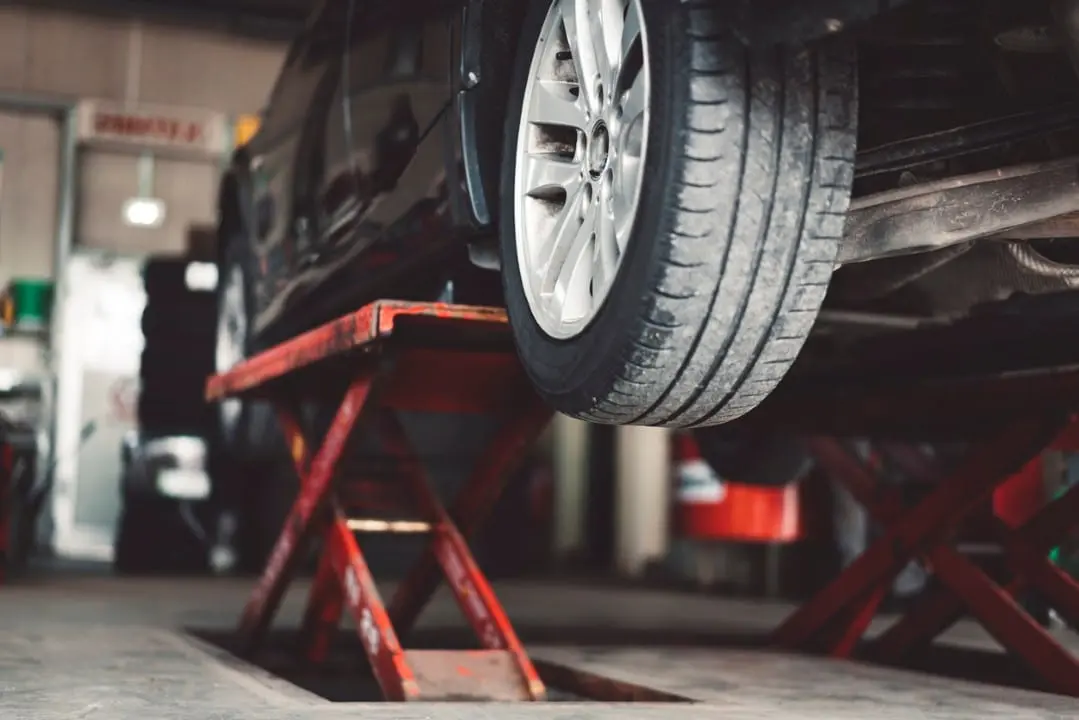 Broken car, mechanic